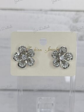 Silver Tone Crystal Flower Stud Earrings ER4844